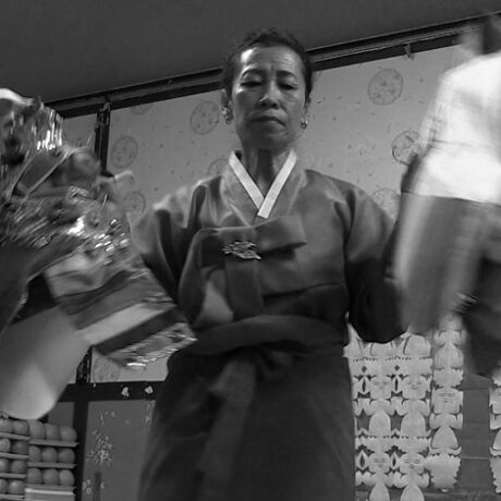 Un chemin de sable blanc